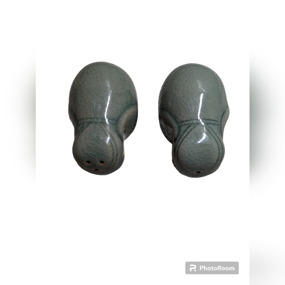 Vintage Blue Green Elephant Salt and Pepper Shakers Ceramic - Picture 2 of 5